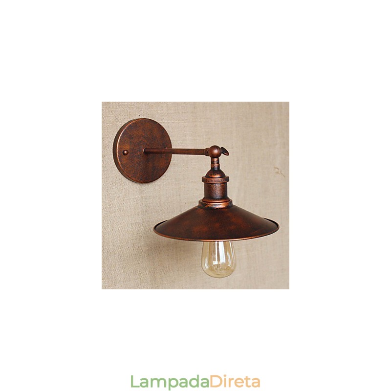 Vila de estilo industrial minimalista em frente ao corredor da igreja, arandela decorativa de bronze vermelho, guarda-chuva nostálgico