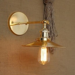 Vila de estilo industrial minimalista, guarda-chuva dourado nostálgico em frente ao corredor da igreja, parede decorada