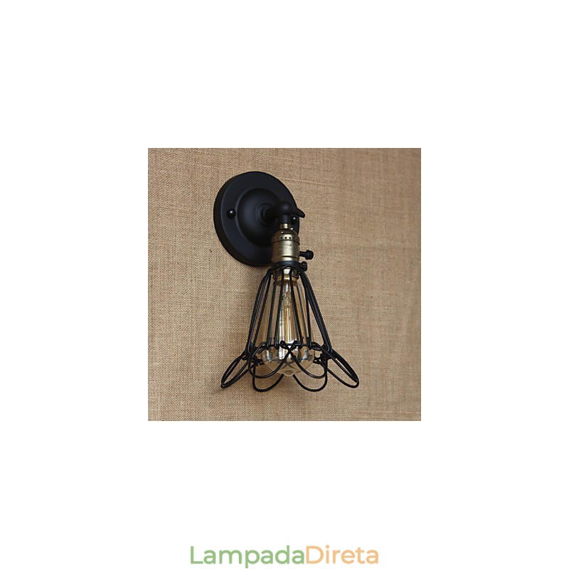 Aplique decorativo de parede estilo industrial americano cerca de malha de ferro