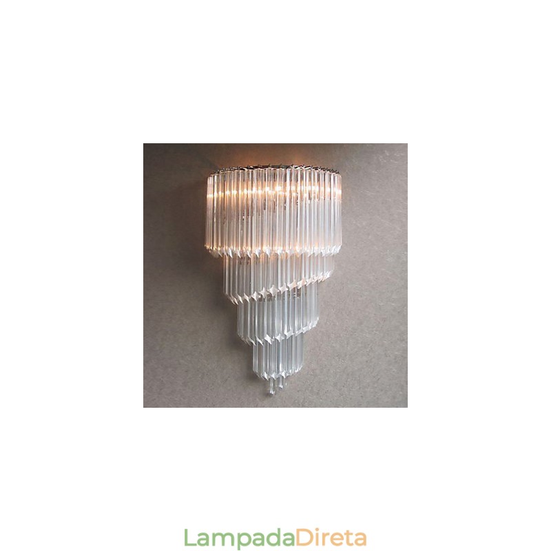 Luminária de parede com acabamento cromado, faixas de cristal e 3 luzes