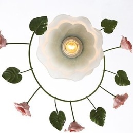 Dia dos Namorados As flores e plantas do Rose Garden absorvem a luz da cúpula