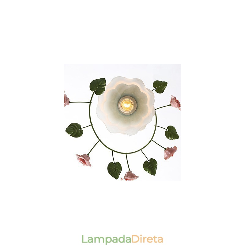 Dia dos Namorados As flores e plantas do Rose Garden absorvem a luz da cúpula