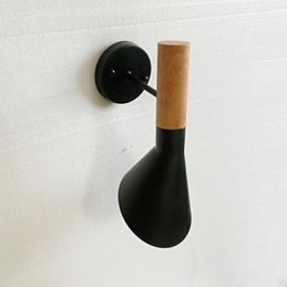 Moderno Simples Sala de estar Cama Ferro forjado Imitação de madeira Lâmpada de parede