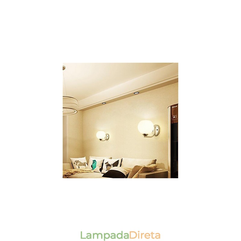 Recurso de galvanoplastia simples, moderno e contemporâneo para proteção ocular com braço oscilante e luz ambiente