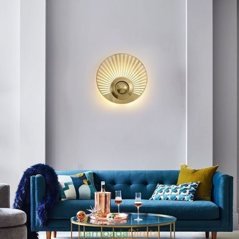 Luminária de parede nórdica de latão vazada com formato redondo