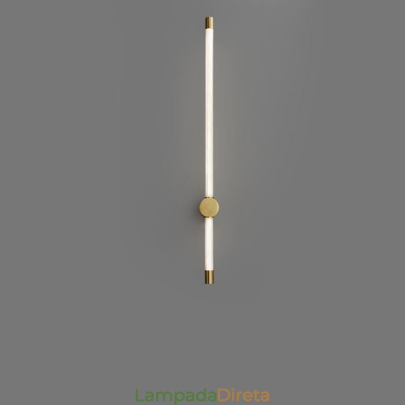 Luminária de parede moderna em tira de acrílico de latão