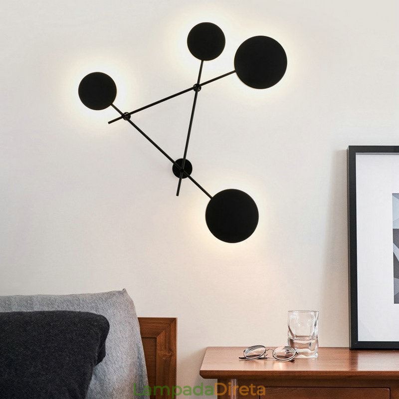 Luminária de parede moderna com formato geométrico em ferro