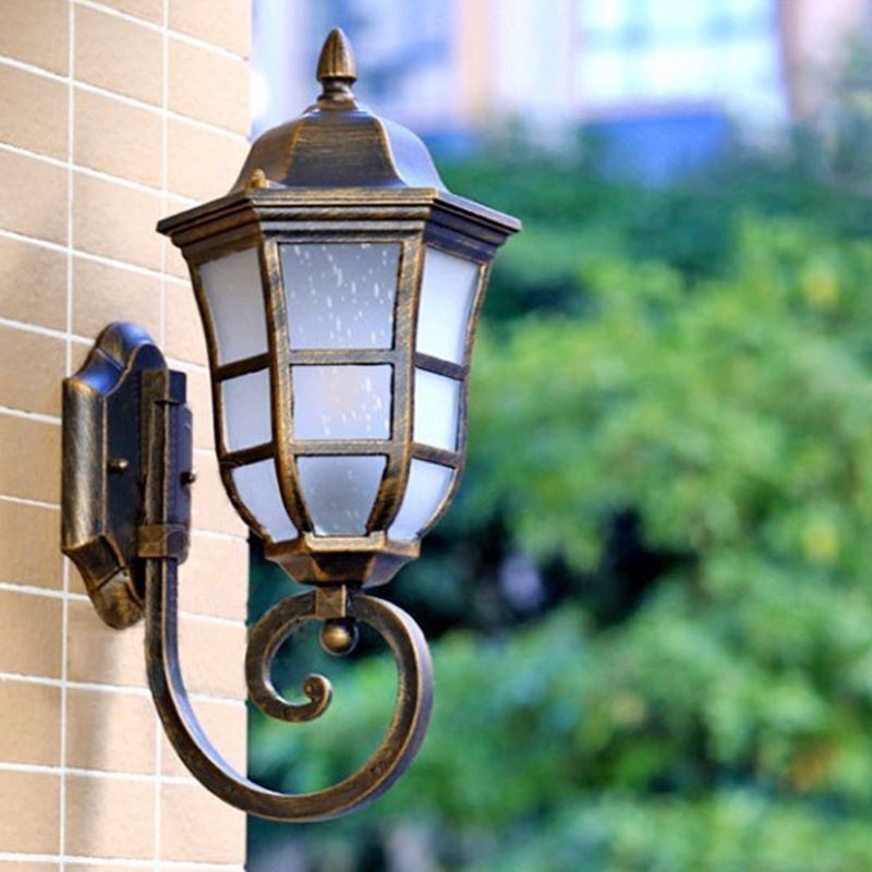 Luminária de parede europeia retrô para áreas externas, luz de parede de vidro fosco à prova d'água de cabeça única