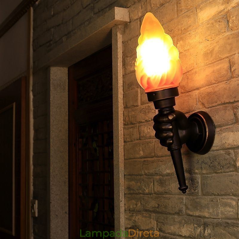 Luminária de parede europeia retrô para exterior à prova d'água em forma de tocha
