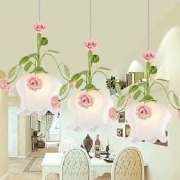Flores e plantas de jardim do Dia dos Namorados absorvem luz de cúpula