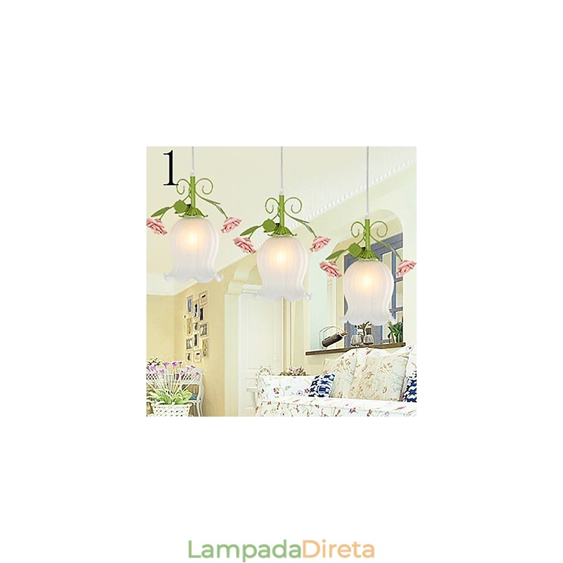 Flores e plantas de jardim do Dia dos Namorados absorvem luz de cúpula