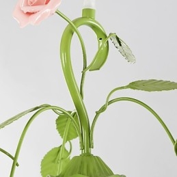 Flores e plantas de jardim do Dia dos Namorados absorvem luz de cúpula