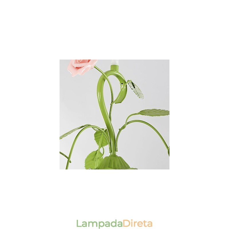 Flores e plantas de jardim do Dia dos Namorados absorvem luz de cúpula