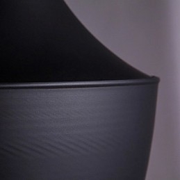 Luminária pendente aerodinâmica em preto