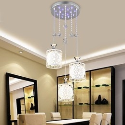 Luminária de ferro forjado contemporânea e contraída com três luzes de cristal criativas