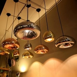 Luminária pendente de metal com pintura contemporânea moderna