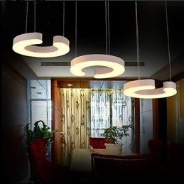 Lustre de acrílico tipo C Three Chandelier